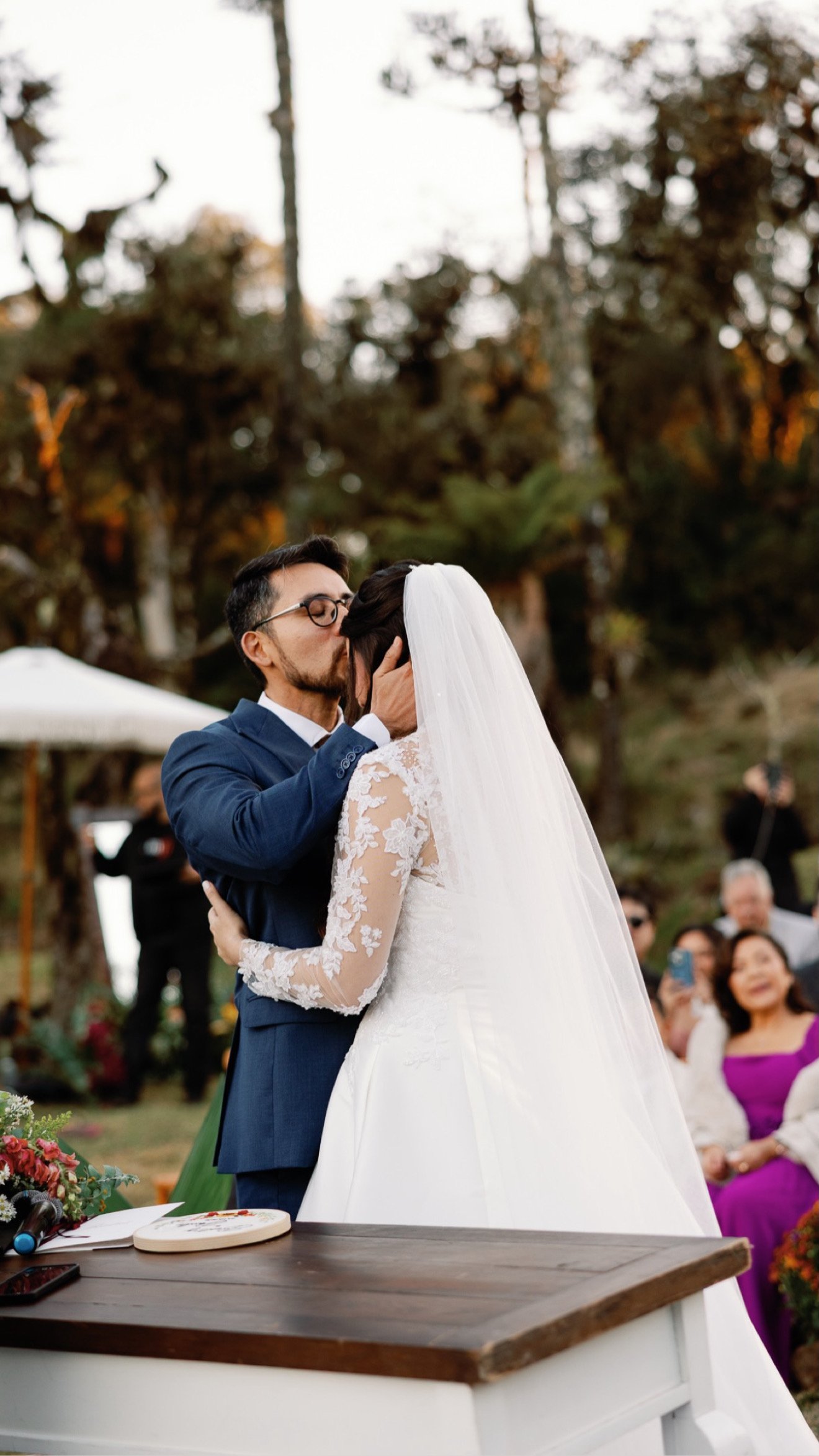 O primeiro beijo de casados