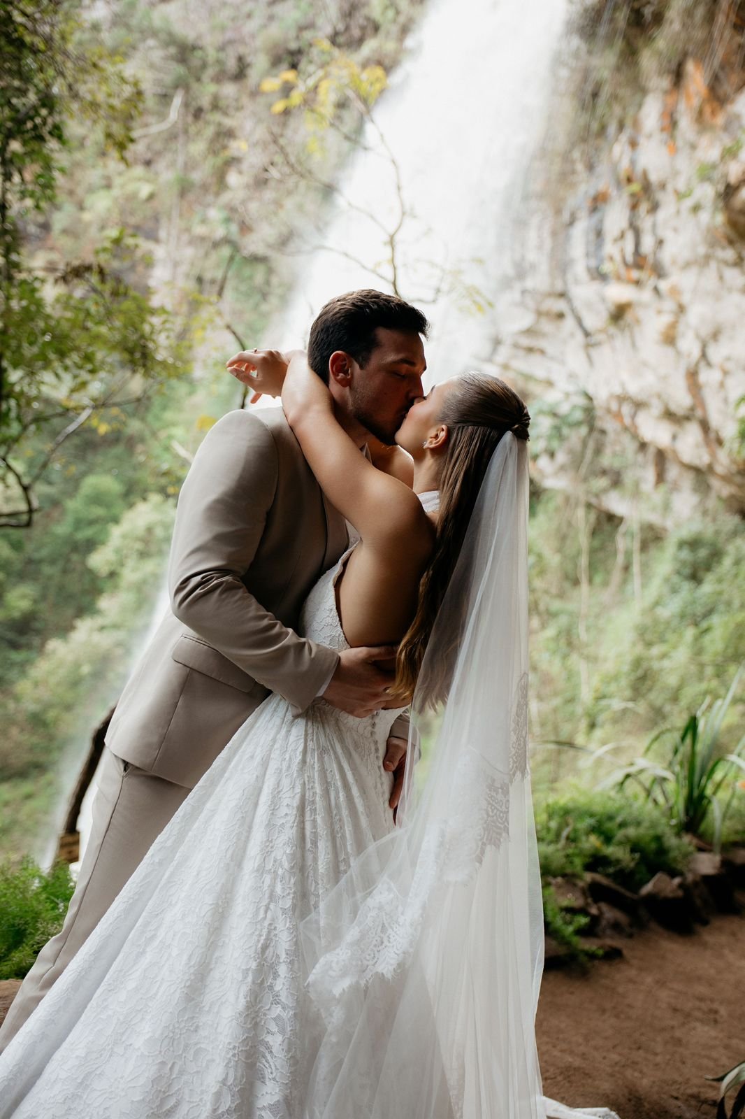 Beijo na cachoeira
